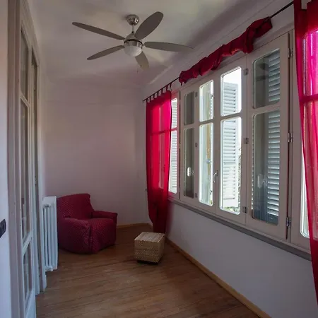 Con Vista A 托雷佩利切